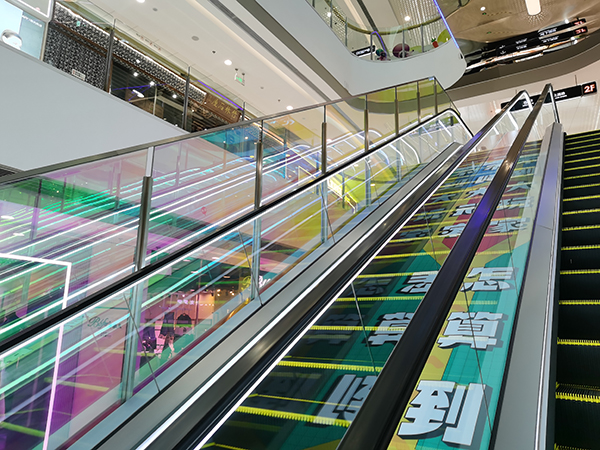 Instalación de nuestro vidrio dicroico en Wanda Mall completado
